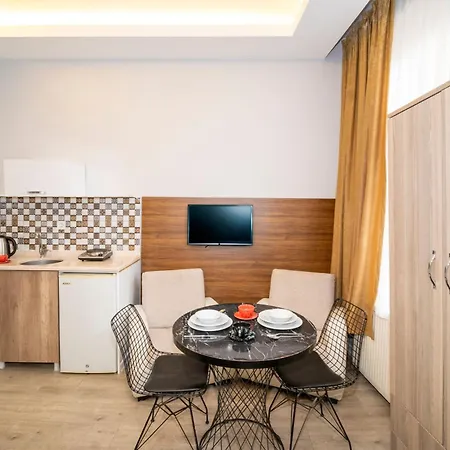 Apartahotel New Life Taksim 3*